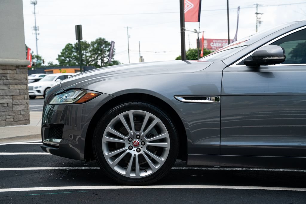 Used 2020 Jaguar XF Premium RWD image 20