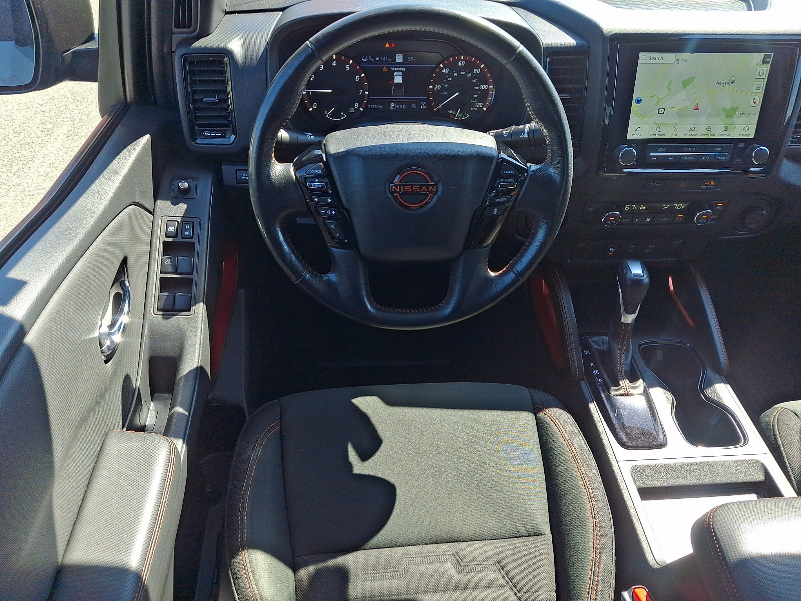 Used 2024 Nissan Frontier PRO-4X w/ Technology Package AWD/4WD image 11