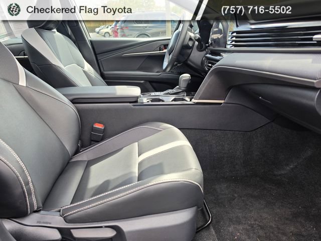 Used 2025 Toyota Camry SE w/ Convenience Package image 47