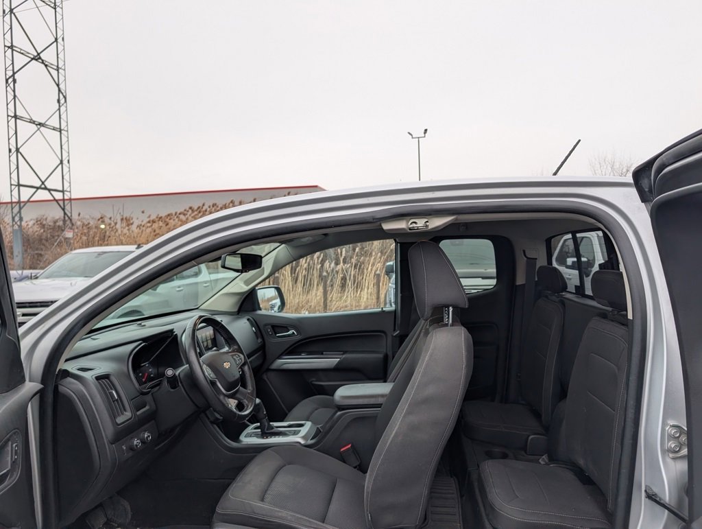 Used 2015 Chevrolet Colorado LT w/ LT Convenience Package image 8