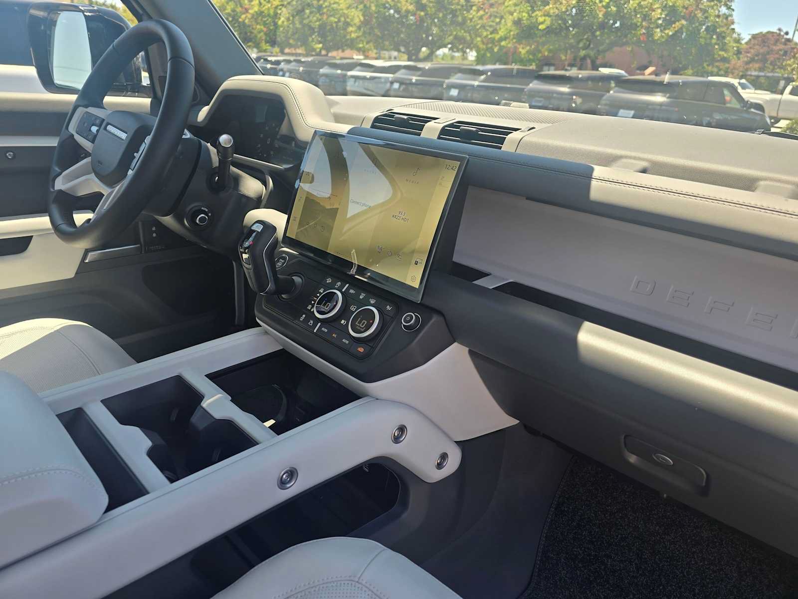 New 2026 Land Rover Defender 110 X-Dynamic SE AWD/4WD image 11