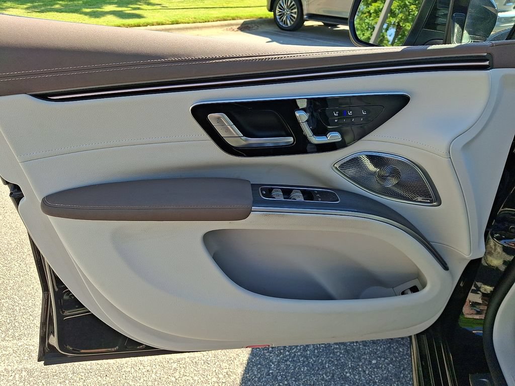 Used 2023 Mercedes-Benz EQS 580 4MATIC SUV image 12