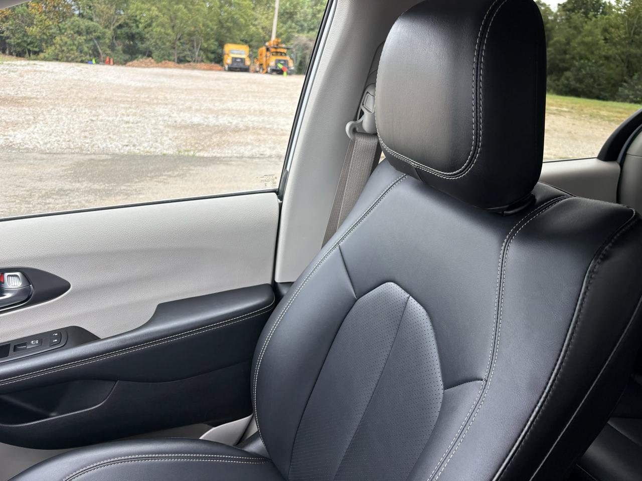Used 2024 Chrysler Pacifica Limited FWD image 22