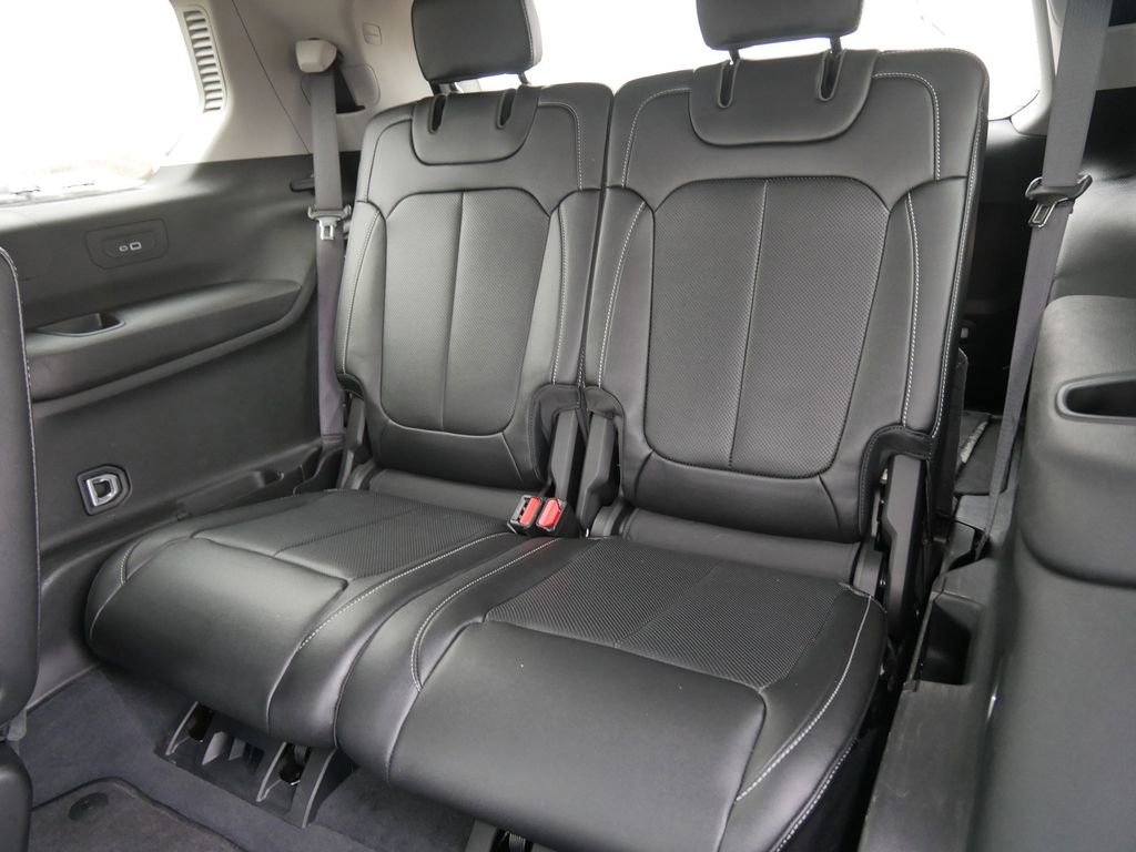 Used 2023 Jeep Grand Cherokee L Limited w/ Luxury Tech Group II image 10