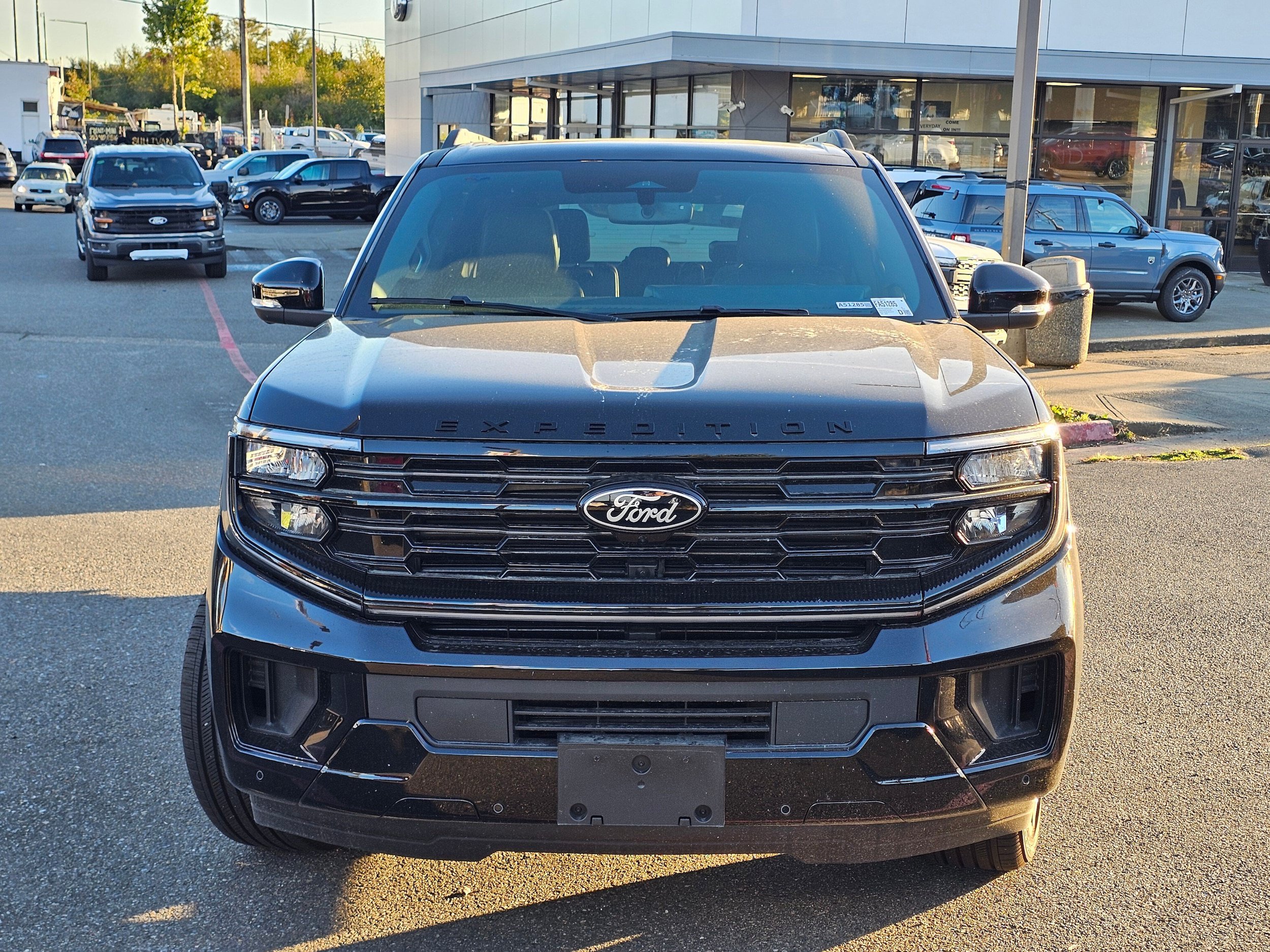 New 2026 Ford Expedition Max Platinum w/ Stealth Performance Package AWD/4WD image 2