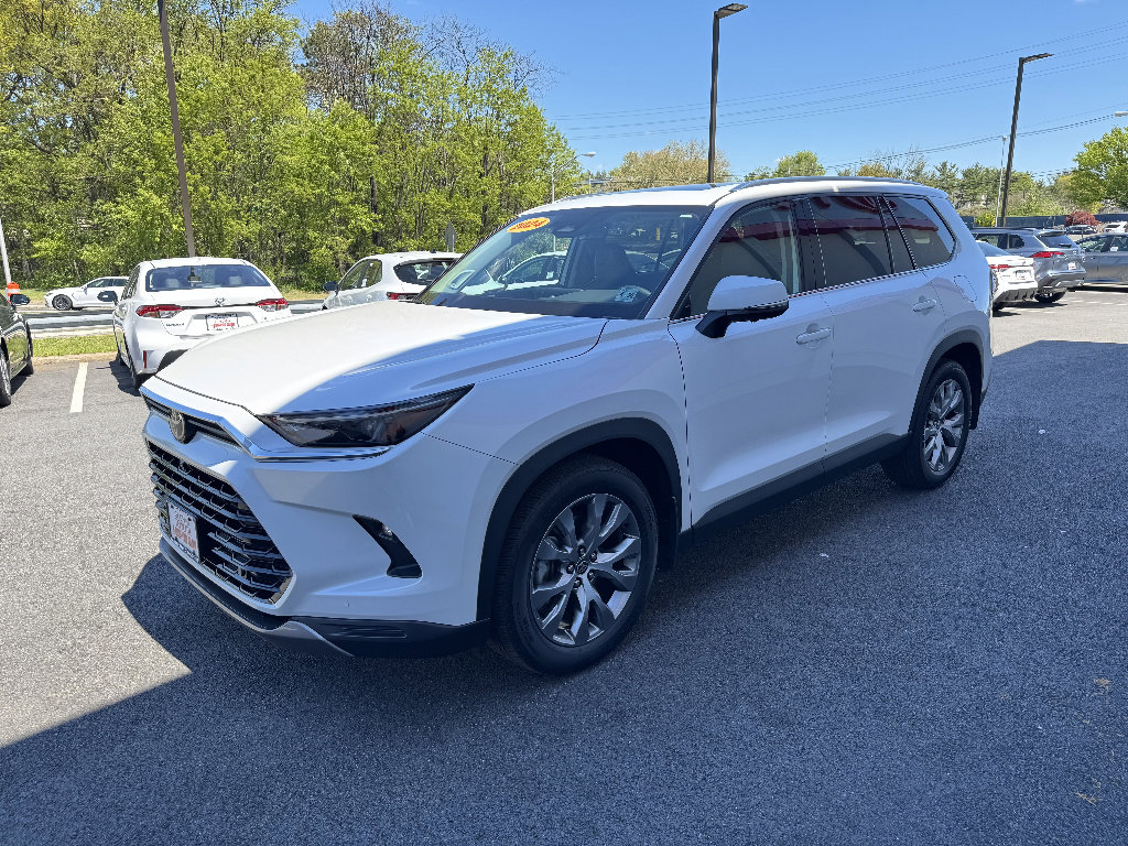 Used 2024 Toyota Grand Highlander AWD image 2