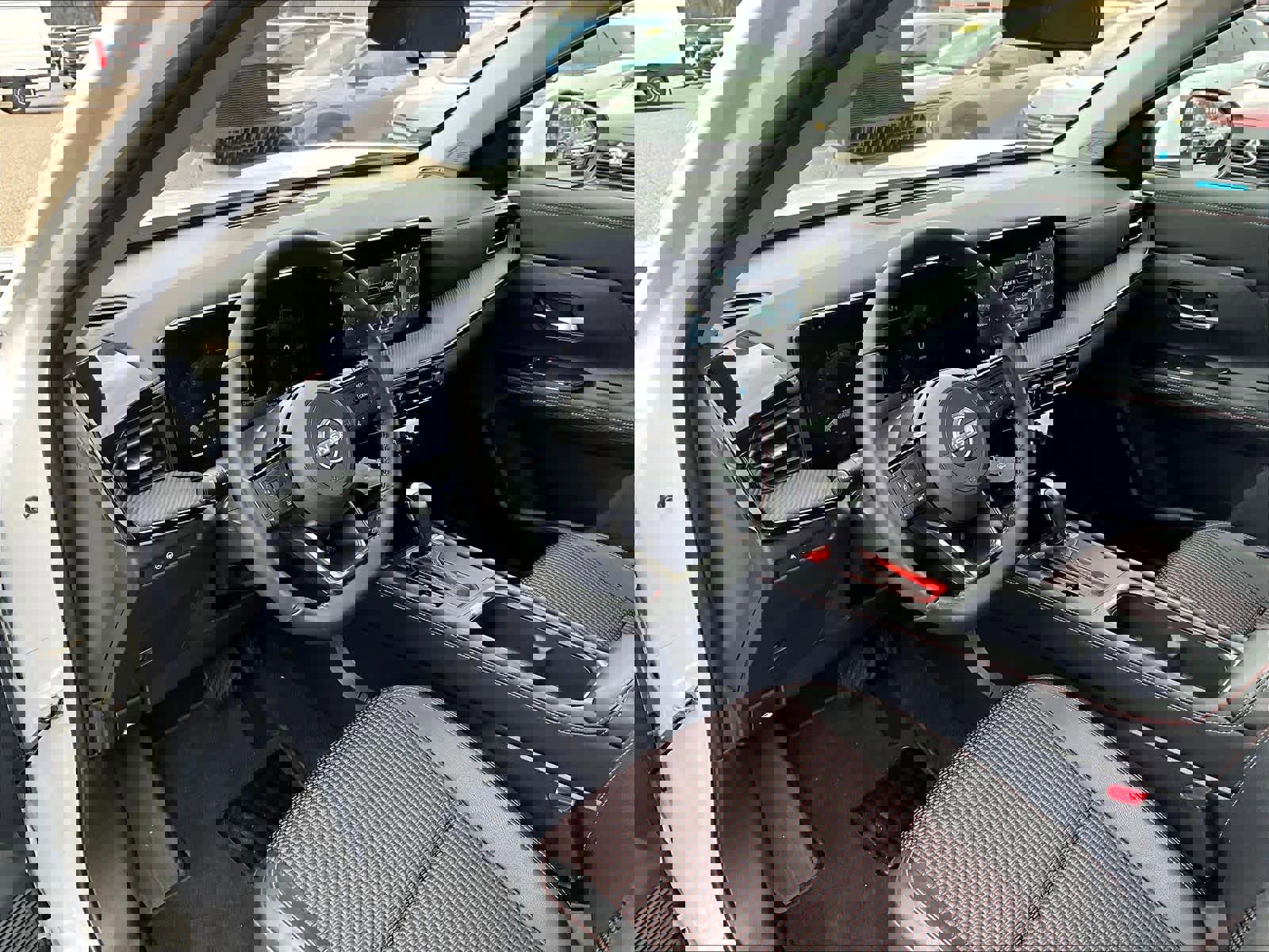 Used 2025 Nissan Kicks SR w/ SR Premium Package image 8