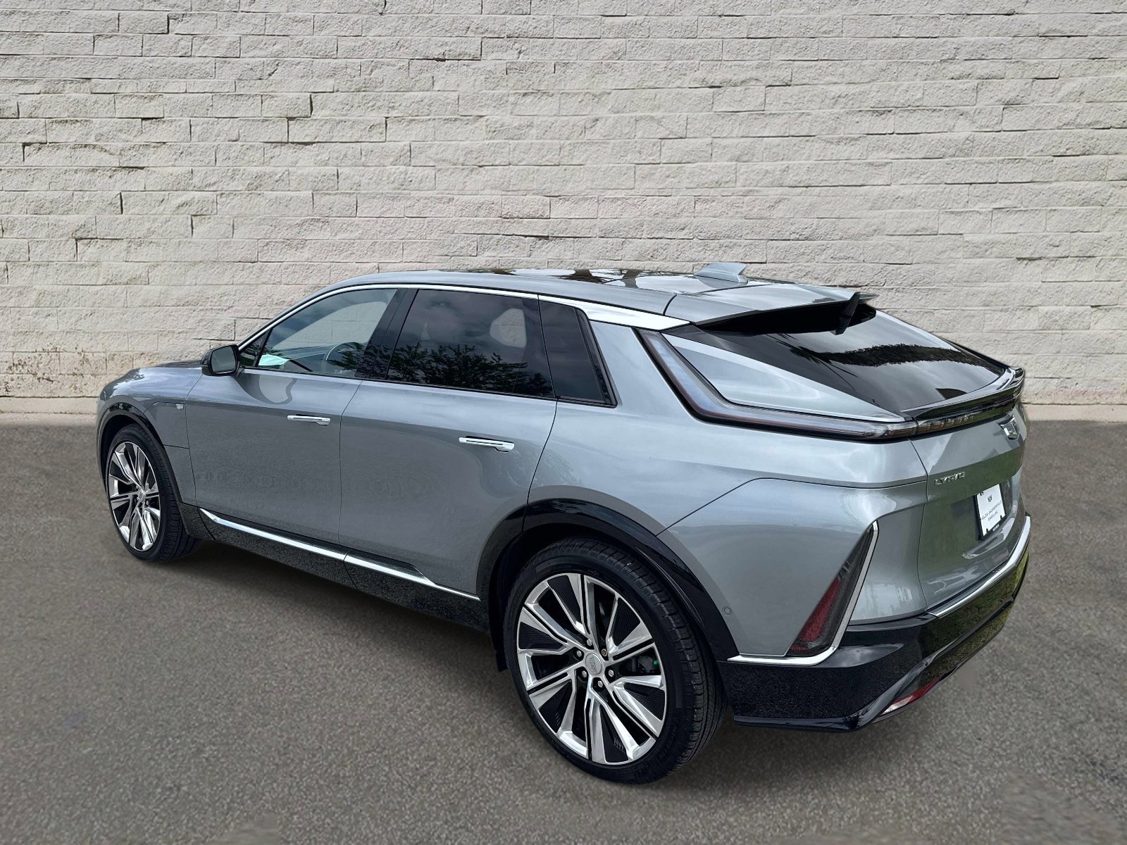 Certified 2025 Cadillac Lyriq Luxury w/ LPO, Floor Liner Package AWD/4WD image 3