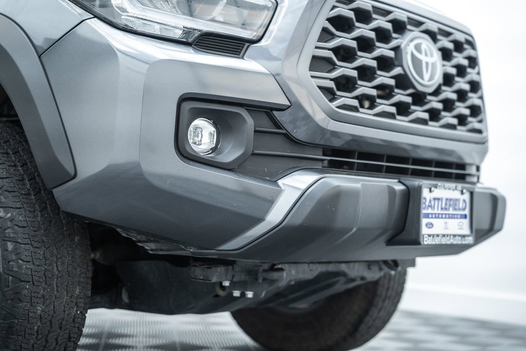 Used 2023 Toyota Tacoma TRD Off-Road w/ Technology Package AWD/4WD image 16