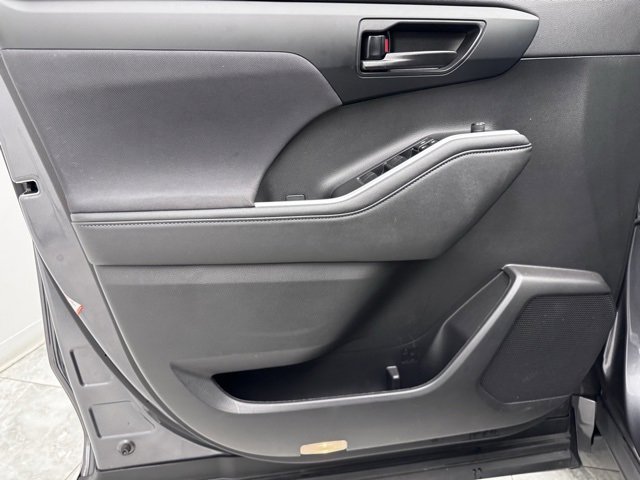 Used 2023 Toyota Highlander LE image 33