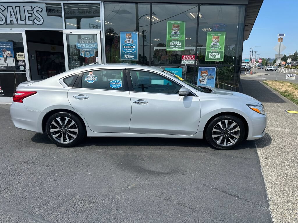 Used 2017 Nissan Altima 2.5 SL w/ Moonroof Package FWD image 5
