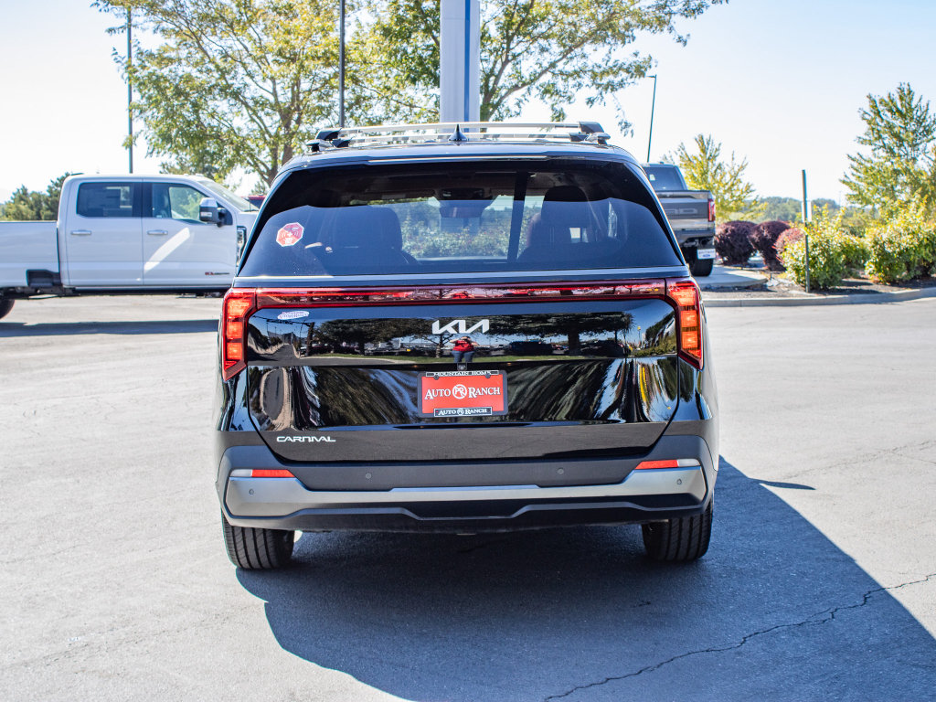 Used 2025 Kia Carnival SX w/ SX Dark Edition Package FWD image 7