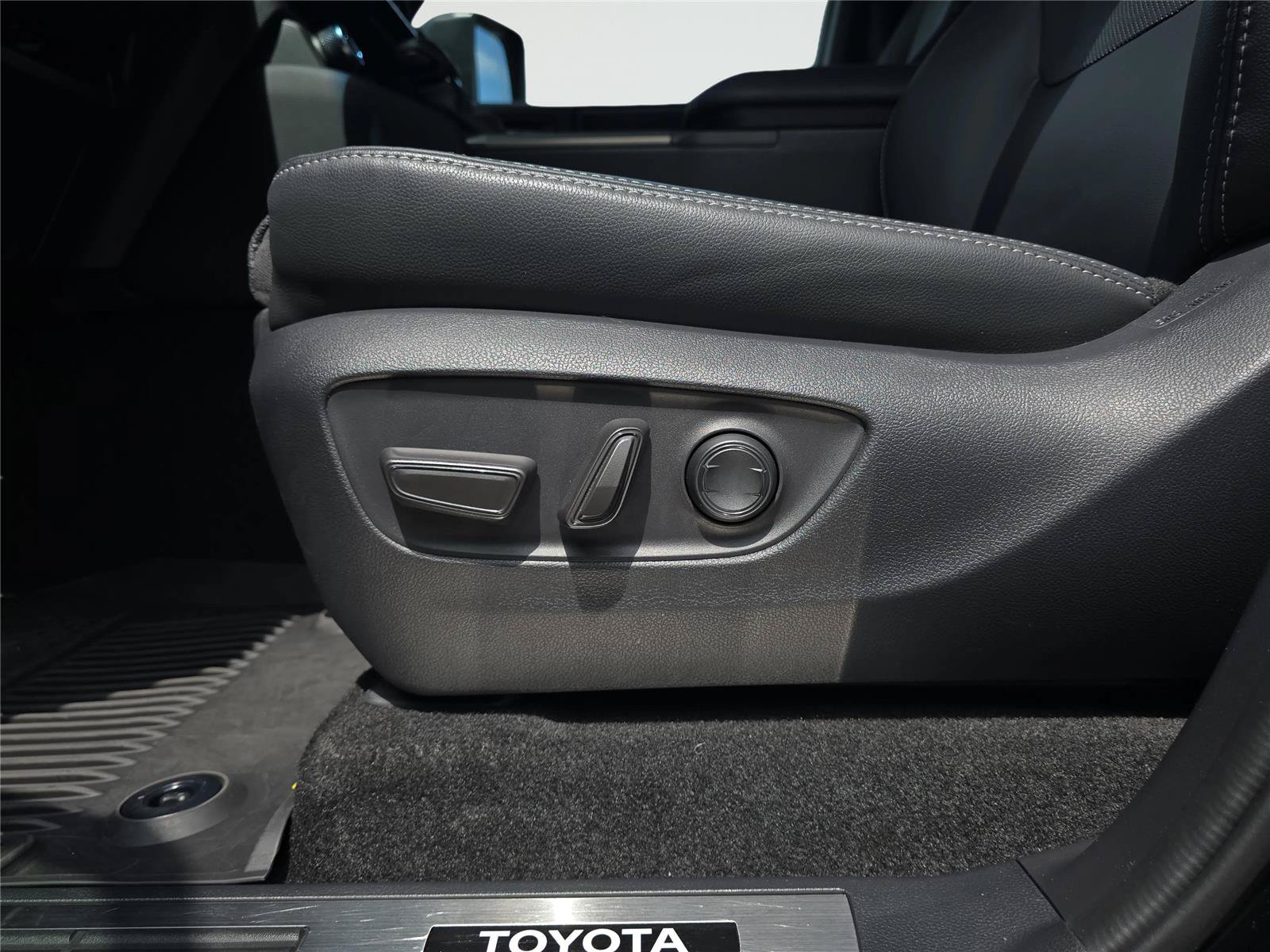Used 2025 Toyota Land Cruiser w/ Premium Package AWD/4WD image 22