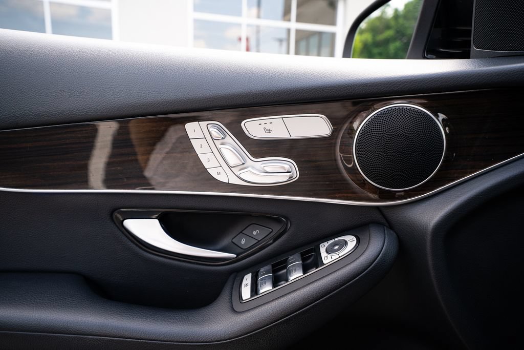 Used 2021 Mercedes-Benz GLC 300 4MATIC w/ Premium Package image 27