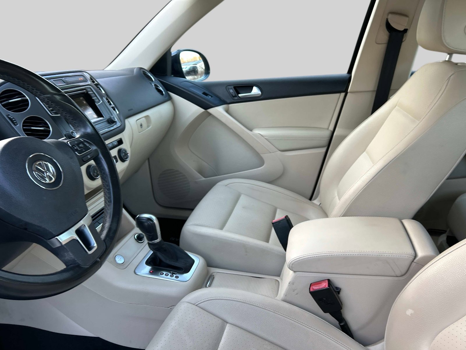 Used 2016 Volkswagen Tiguan SE image 22