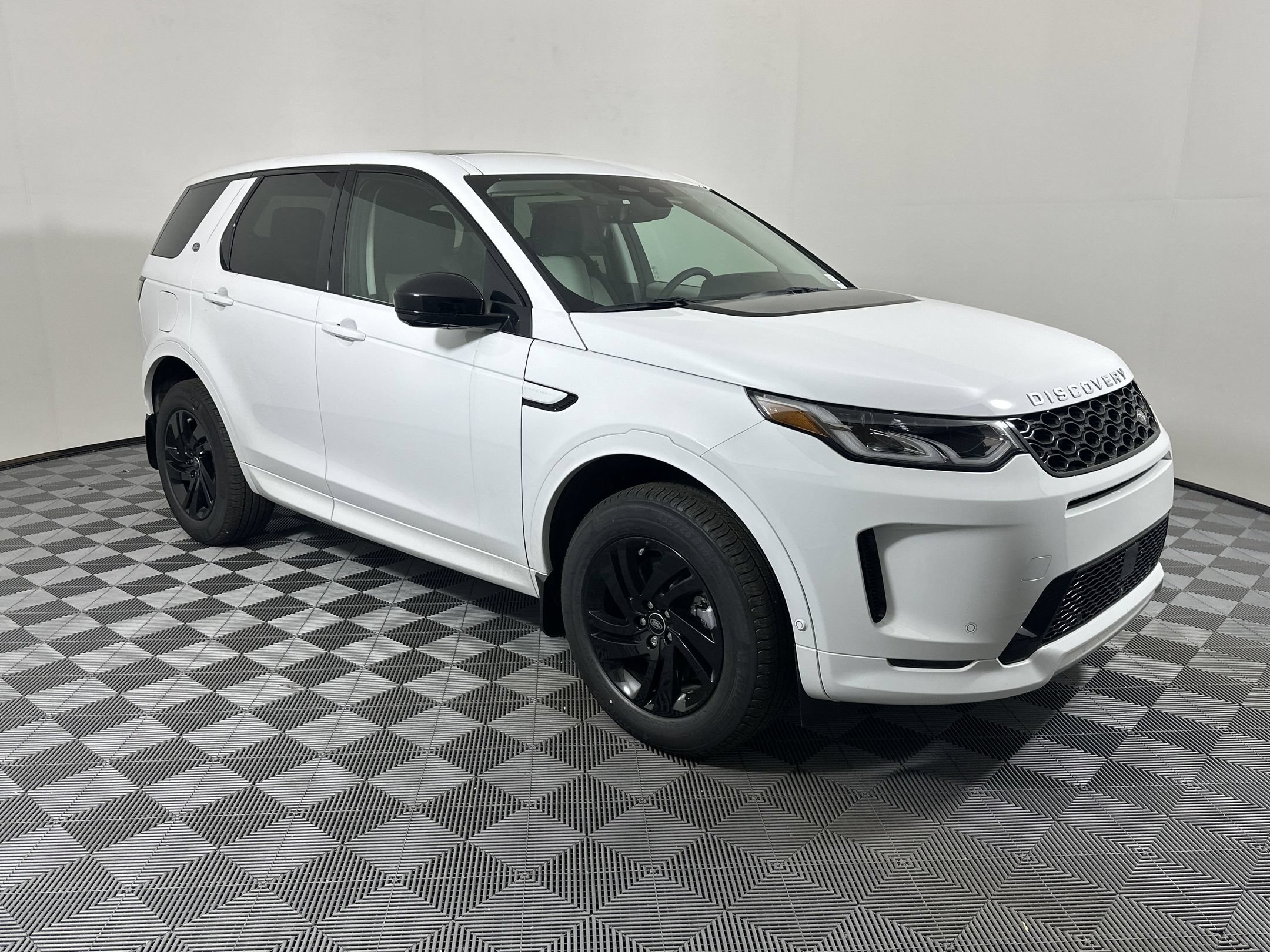 Used 2025 Land Rover Discovery Sport S AWD/4WD image 6