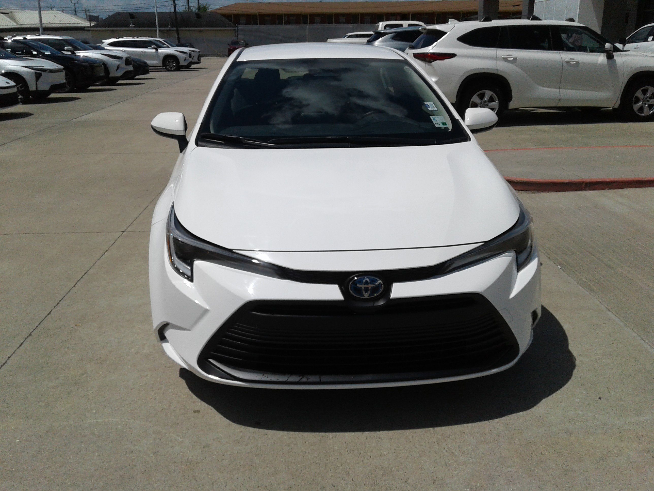 Used 2025 Toyota Corolla LE image 2