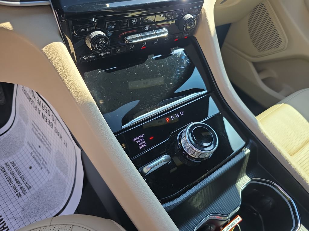 Used 2023 Jeep Grand Cherokee Limited w/ Luxury Tech Group II image 11