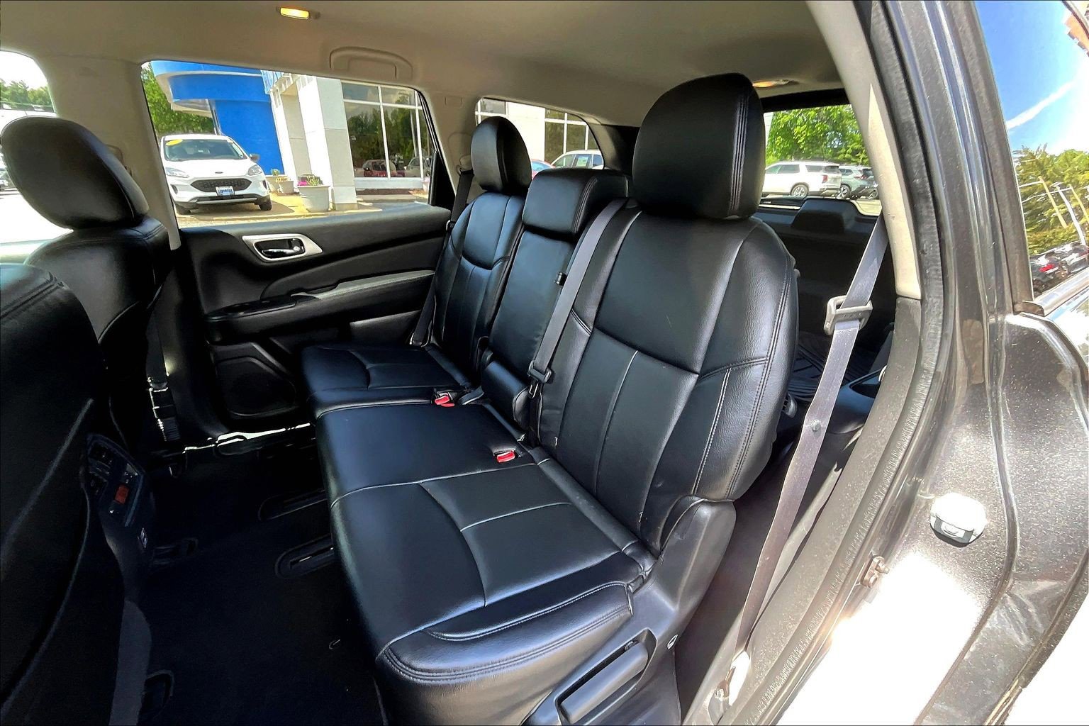 Used 2018 Nissan Pathfinder S image 27