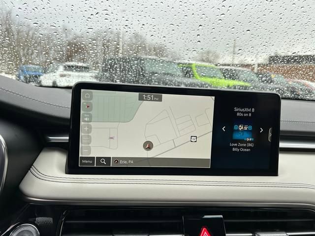 Used 2025 Genesis G70 2.5T image 17