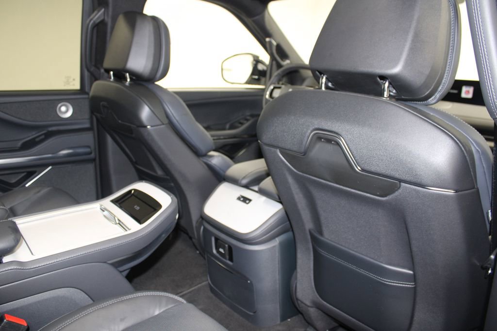 New 2025 Lincoln Navigator L Reserve w/ Jet Appearance Package image 38