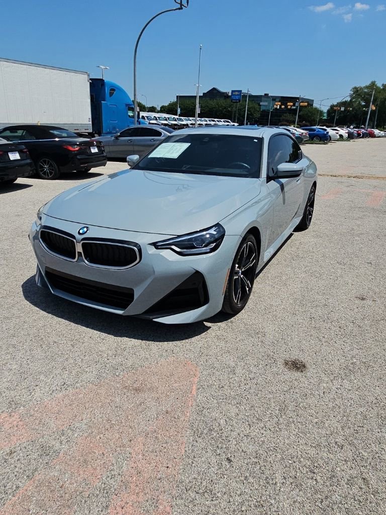 Used 2025 BMW 230i Coupe w/ M Sport Package RWD image 3