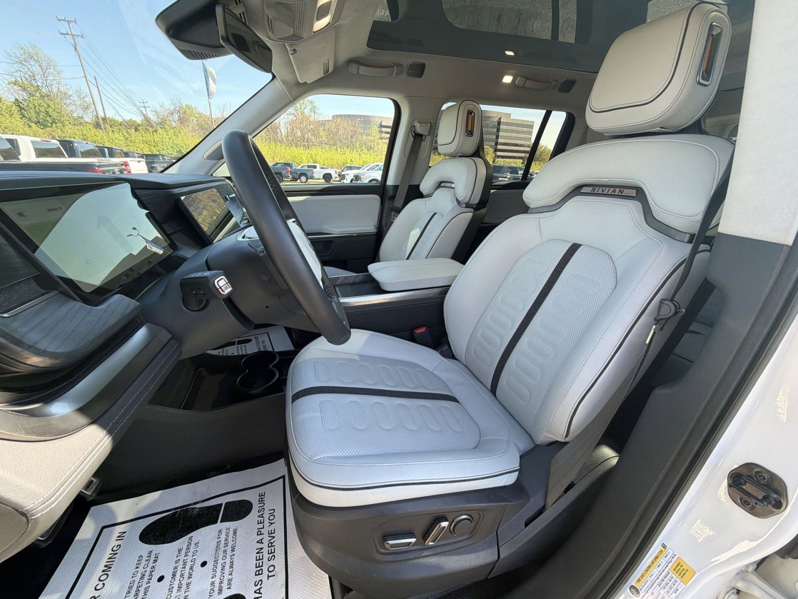 Used 2024 Rivian R1S Adventure image 13
