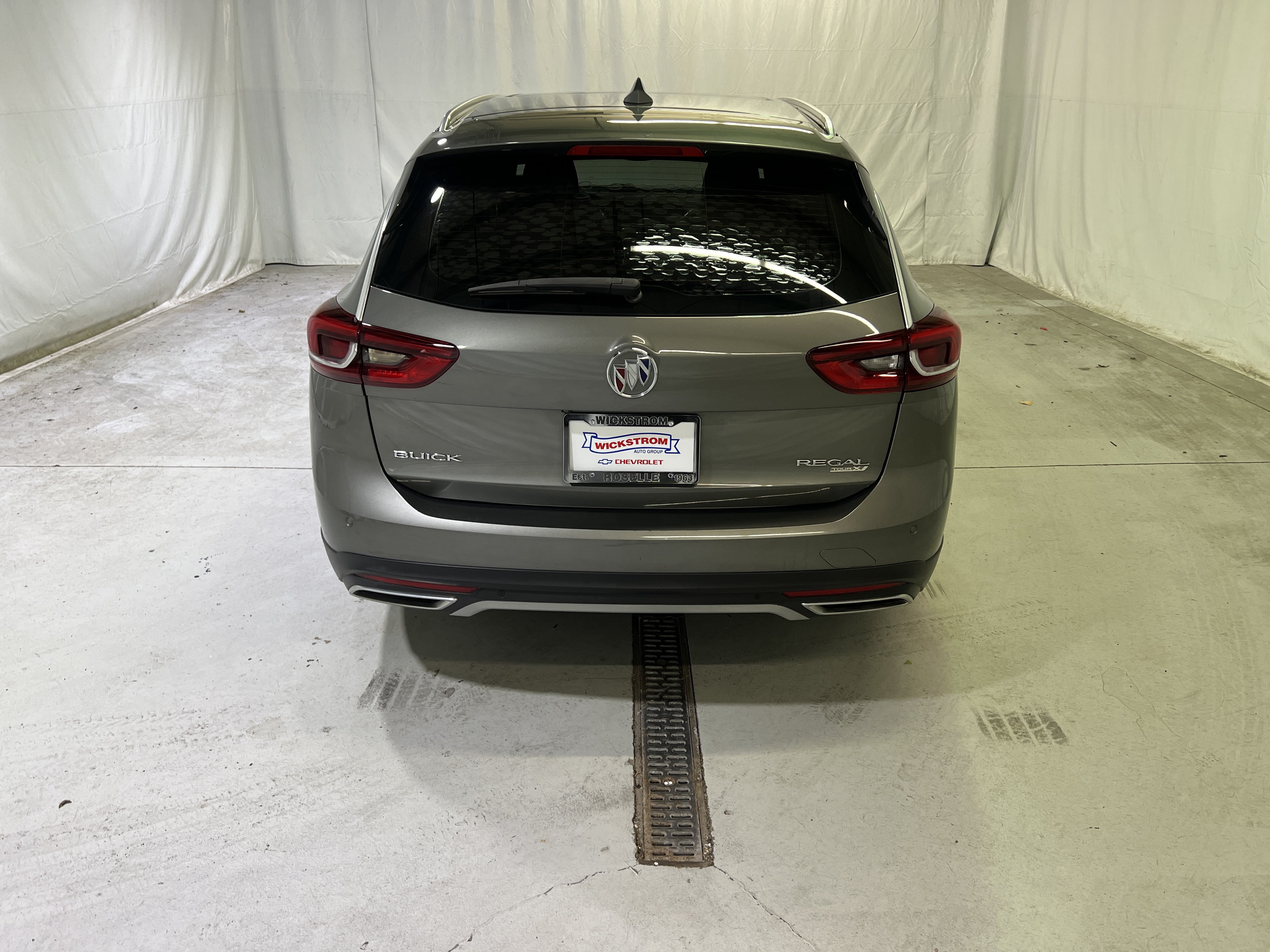 Certified 2018 Buick Regal Essence w/ Driver Confidence Package #1 AWD/4WD image 9