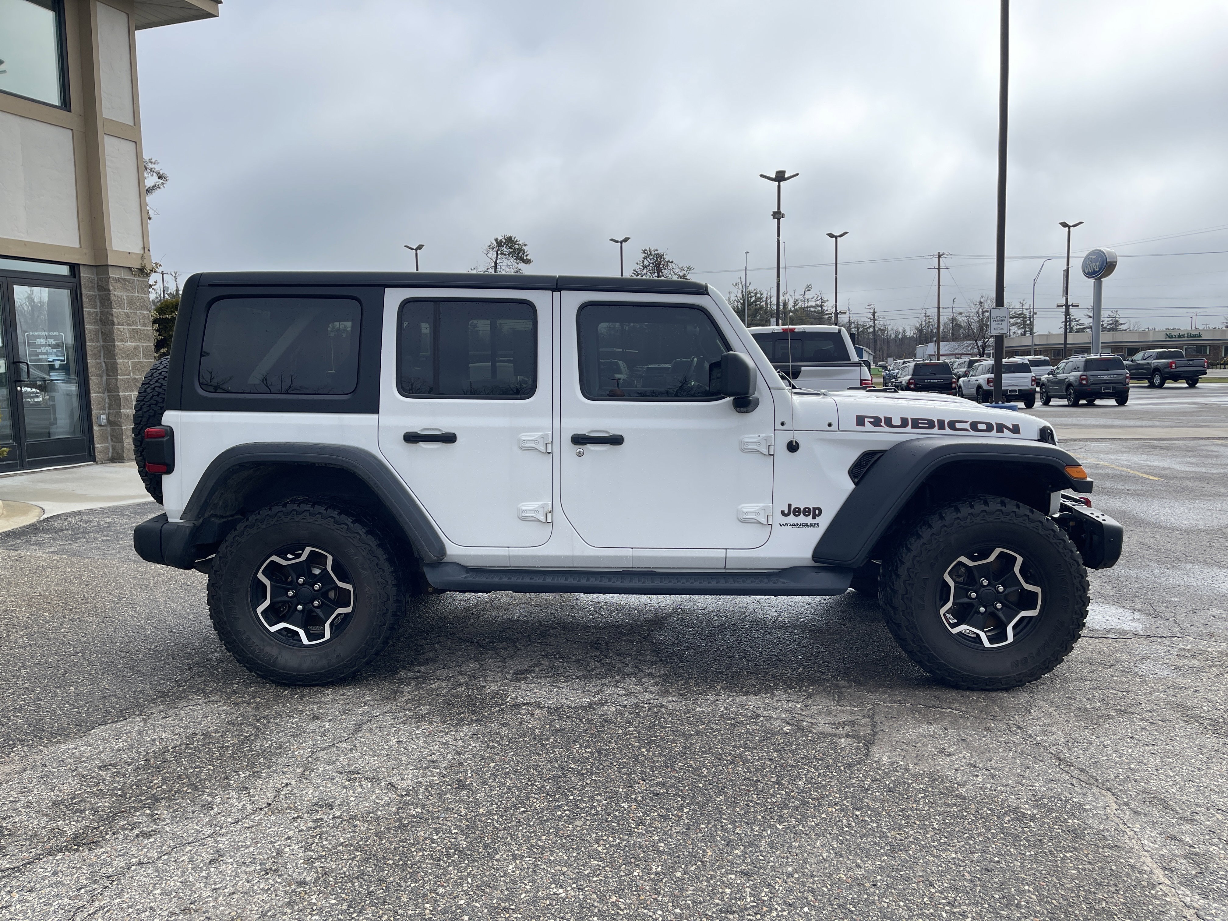 Used 2018 Jeep Wrangler Unlimited Rubicon w/ Steel Bumper Group image 2