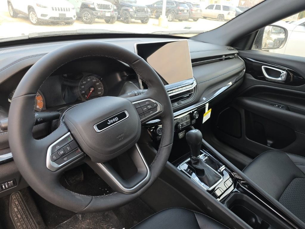 New 2026 Jeep Compass Latitude image 11