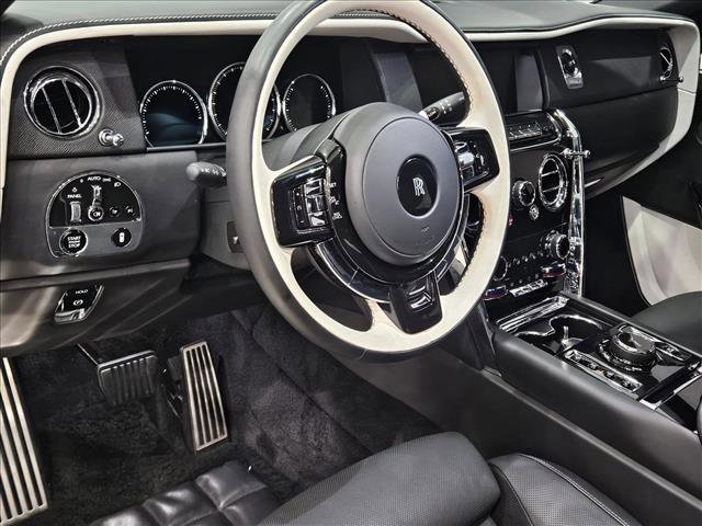 Used 2023 Rolls-Royce Cullinan w/ Interior Detailing Package image 8