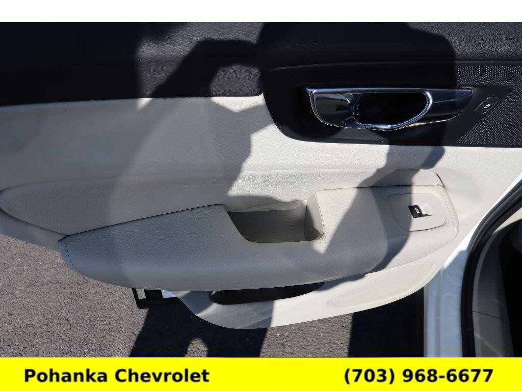 Used 2019 Volvo XC60 T6 Momentum w/ Advanced Package image 21