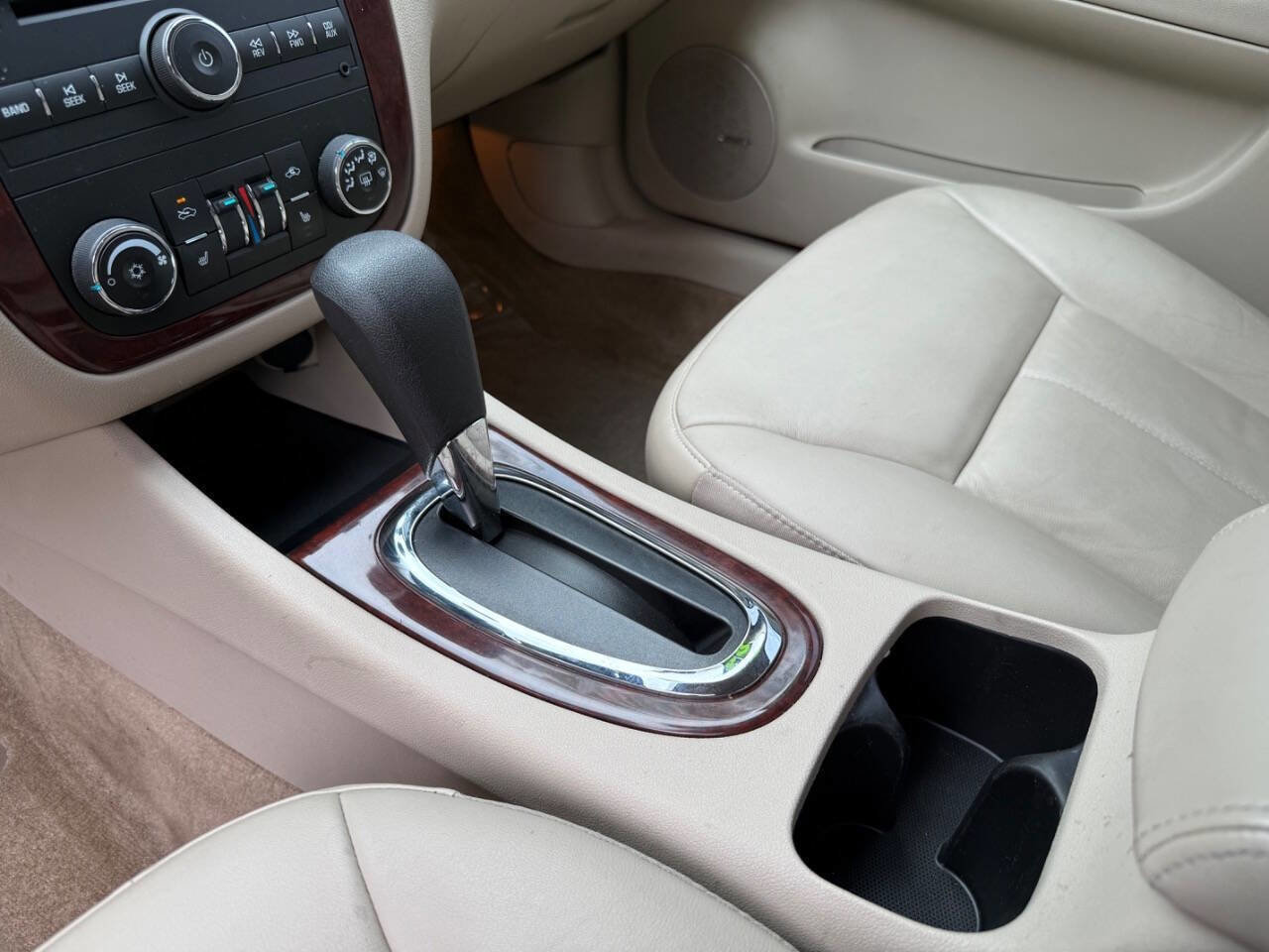 Used 2009 Chevrolet Impala LT w/ Luxury Edition Package FWD image 22