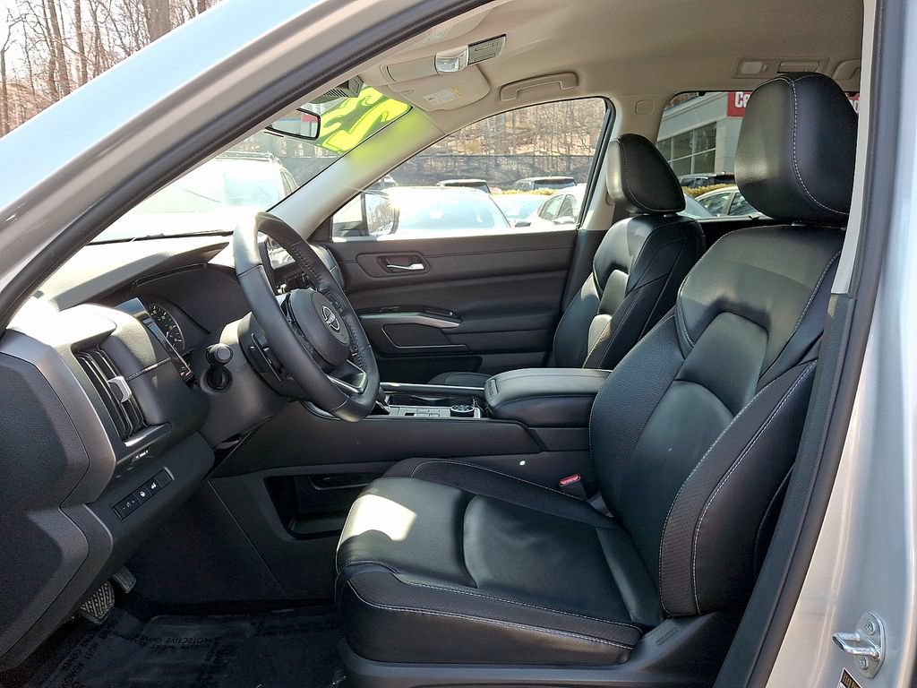 Used 2023 Nissan Pathfinder SL w/ Lighting Package (N92) AWD/4WD image 14