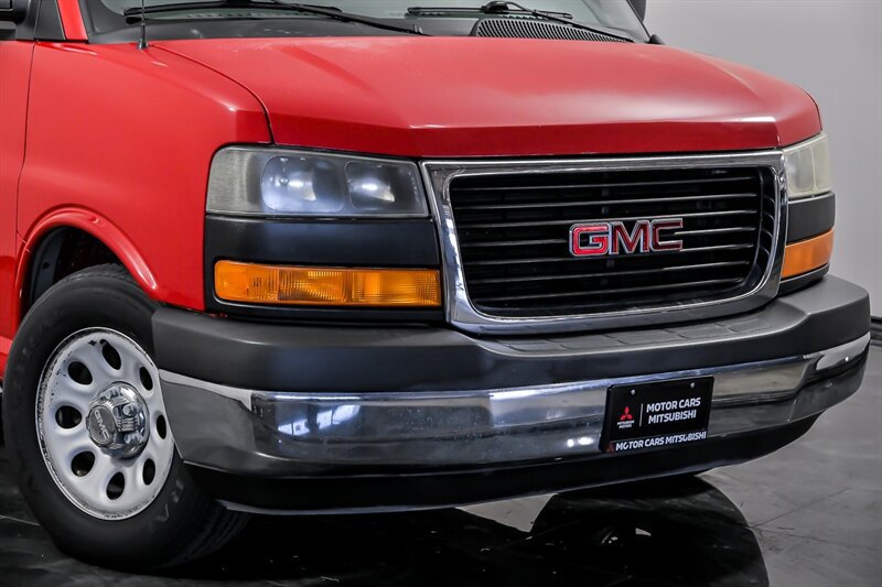 Used 2014 GMC Savana 1500 RWD image 2