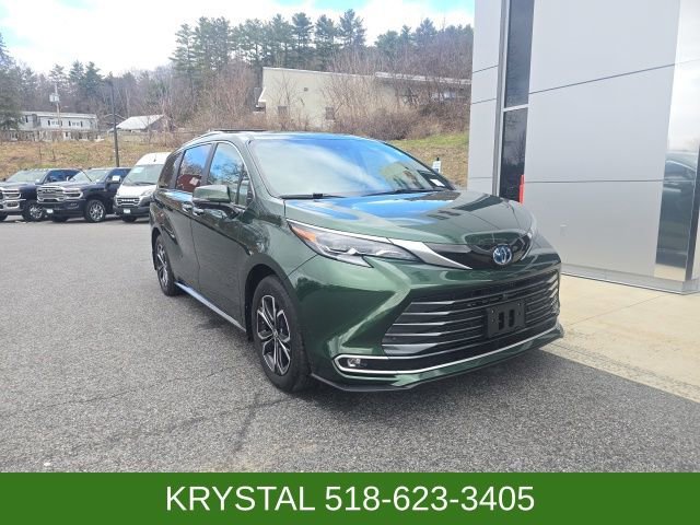 Used 2025 Toyota Sienna Platinum image 1