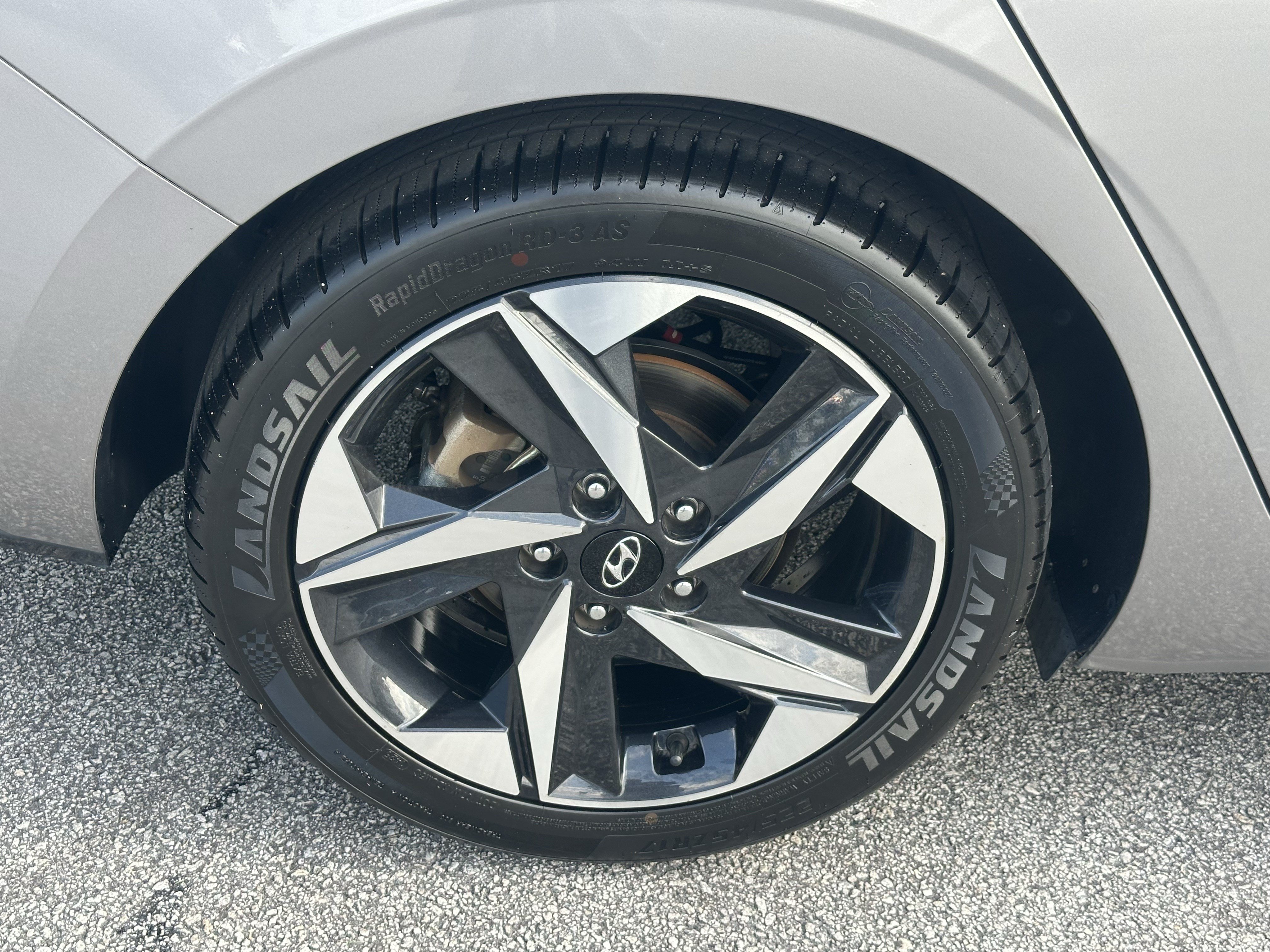 Used 2023 Hyundai Elantra Limited FWD image 18