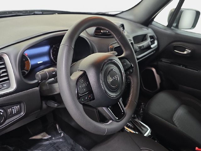 Used 2021 Jeep Renegade Latitude AWD/4WD image 14