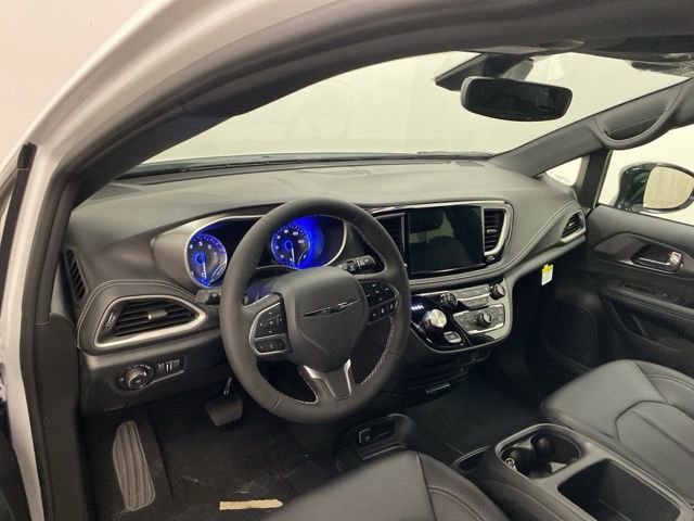 New 2026 Chrysler Pacifica Select image 7