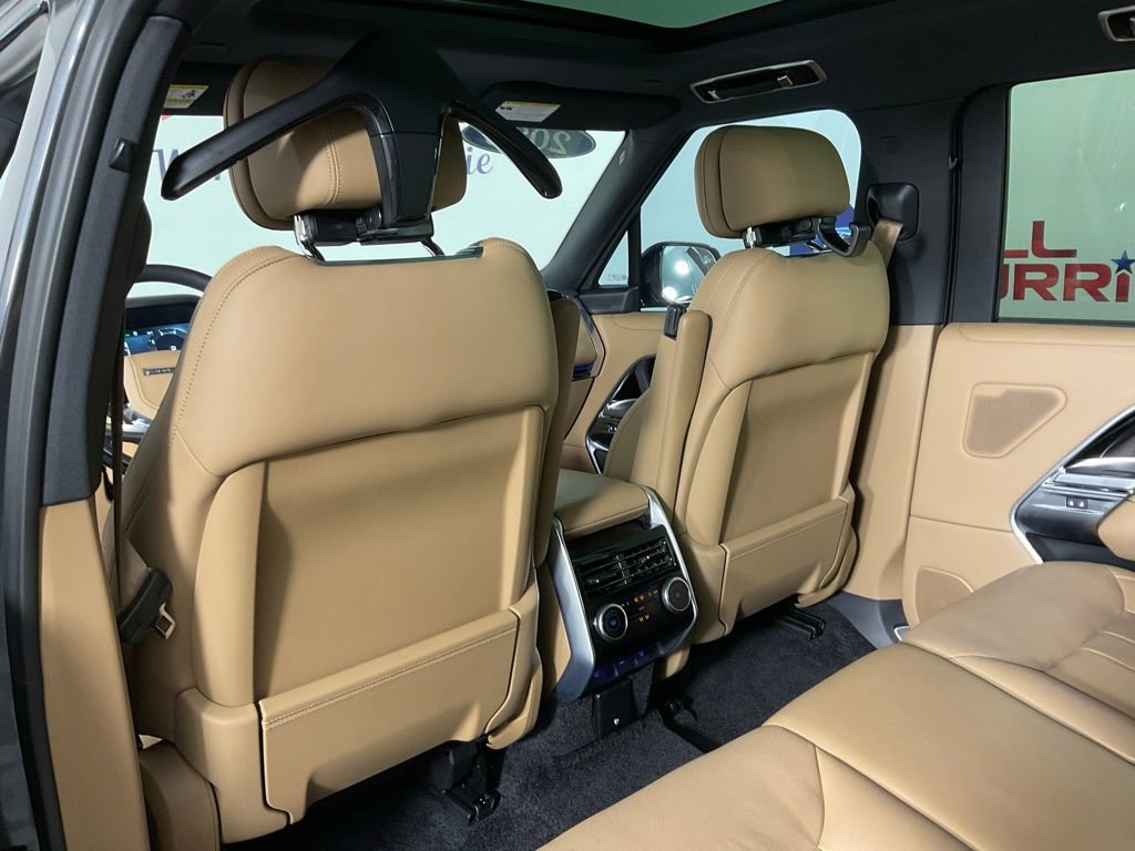 Used 2025 Land Rover Range Rover Long Wheelbase SE image 15