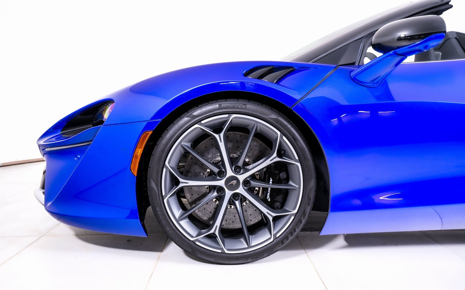 Used 2025 McLaren Artura Spider image 14