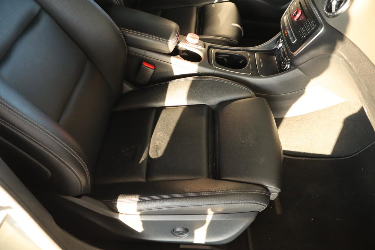 Used 2018 Mercedes-Benz CLA 250 image 38