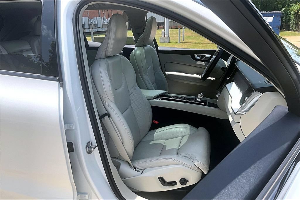 Certified 2026 Volvo XC60 B5 Ultra AWD/4WD image 10