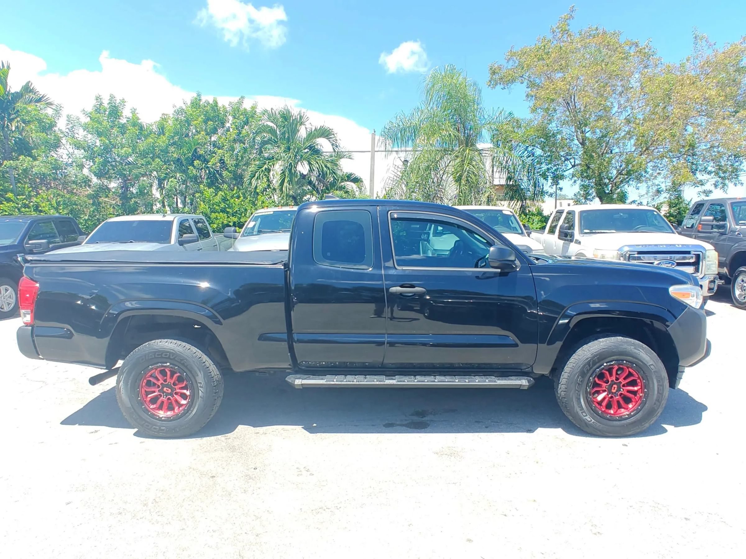 Used 2017 Toyota Tacoma SR RWD image 8