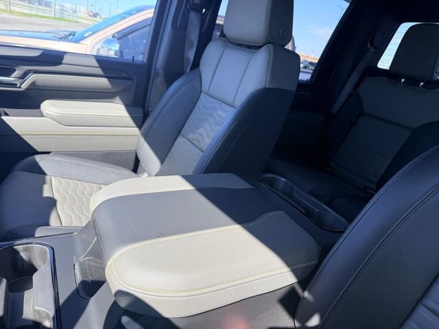 Used 2025 Chevrolet Silverado 2500 ZR2 w/ Technology Package image 33