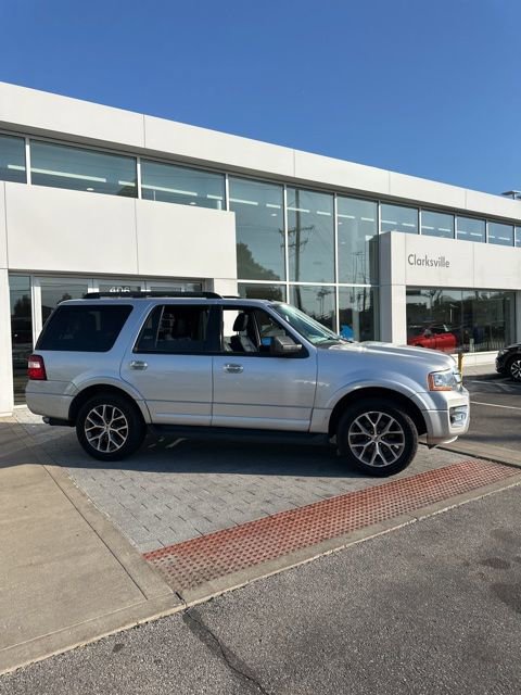 Used 2017 Ford Expedition XLT w/ Equipment Group 202A RWD image 4