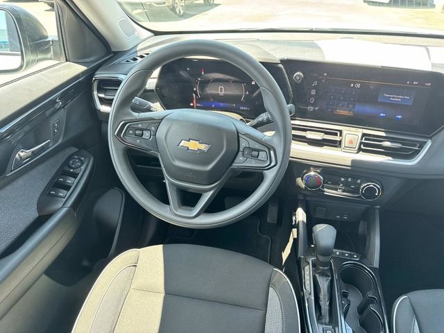 Used 2024 Chevrolet TrailBlazer LS FWD image 16