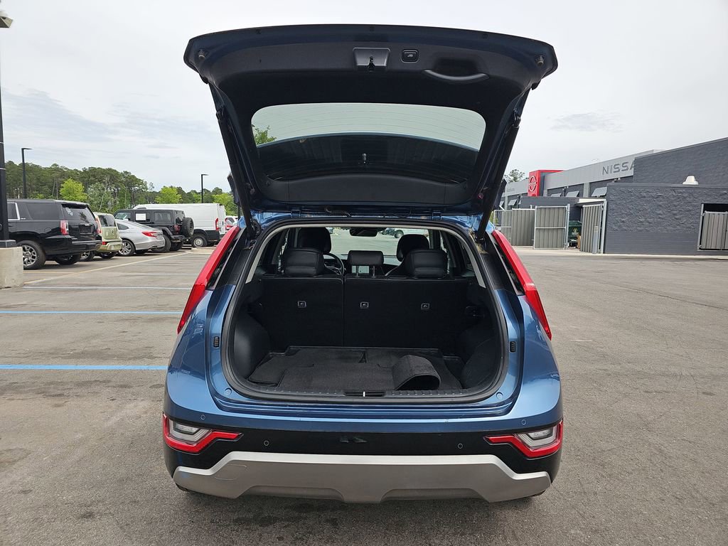 Used 2023 Kia Niro SX Touring FWD image 16