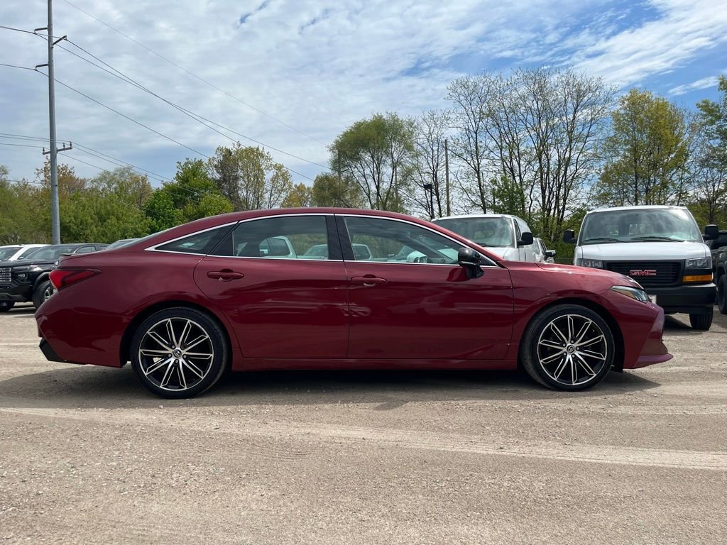 Used 2019 Toyota Avalon XSE w/ All Weather Liner Package FWD image 5