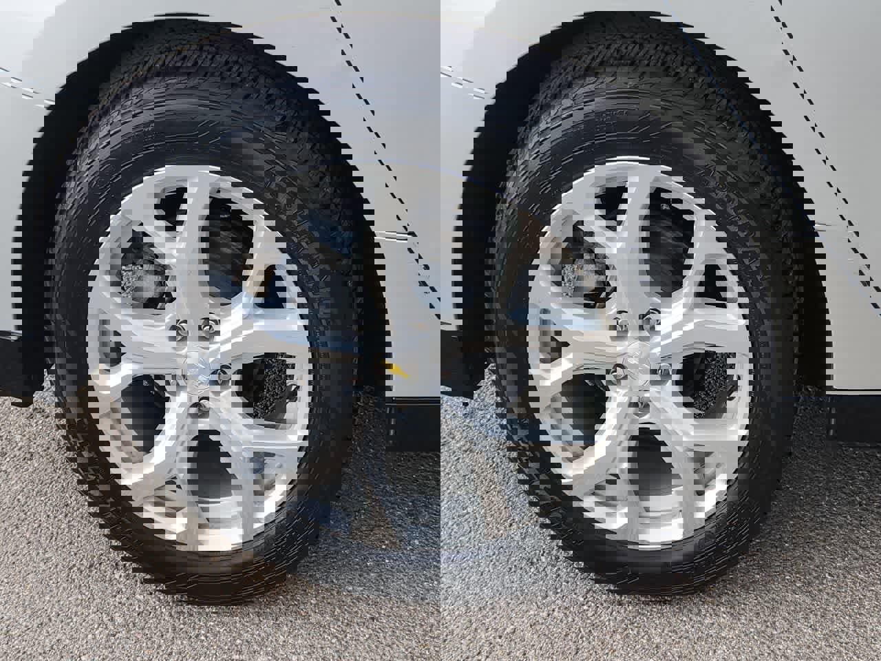 Used 2018 Chevrolet Volt Premier w/ Driver Confidence Package image 12